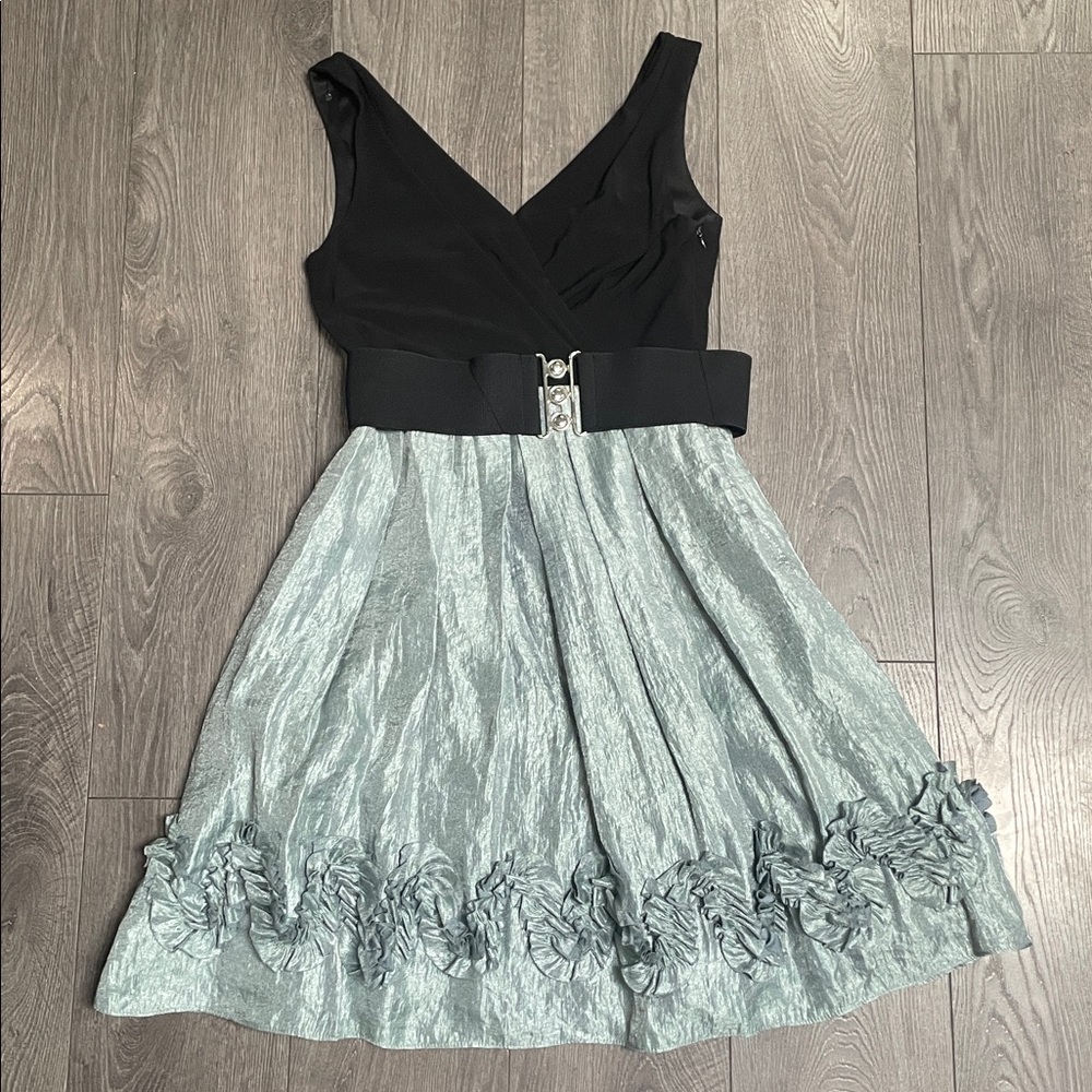 R & M Richards Party grad Dress size 6P